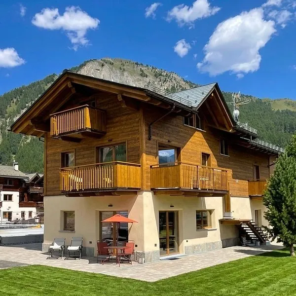 Aura Lodge
