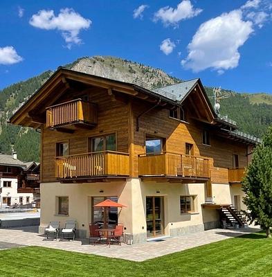 Aura Lodge