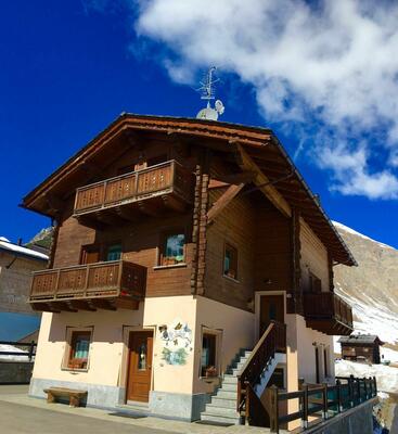 Chalet Sisters