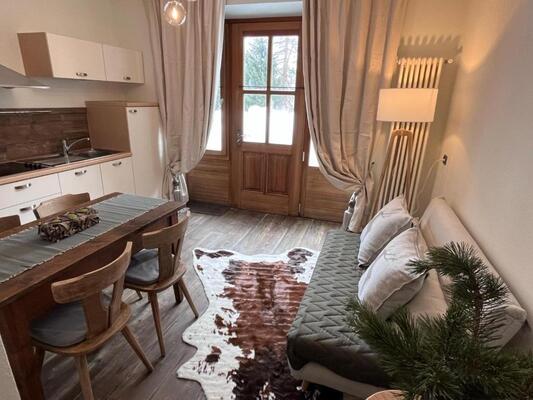 Chalet Elegance: Petit Chestel