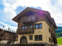 livigno apartments : Wooden House